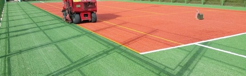 Amenajare teren de tenis cu gazon artificial