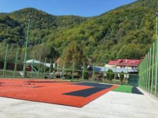 Amenajare teren multisport cu gazon artificial Slanic Moldova